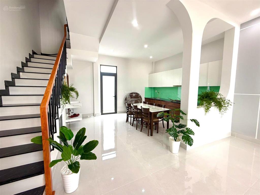 Đất nền và nhà phố vừa hoàn thiện 3 phòng ngủ, shr diện tích 240m2, nội thất đầy đủ, có thể ở ngay