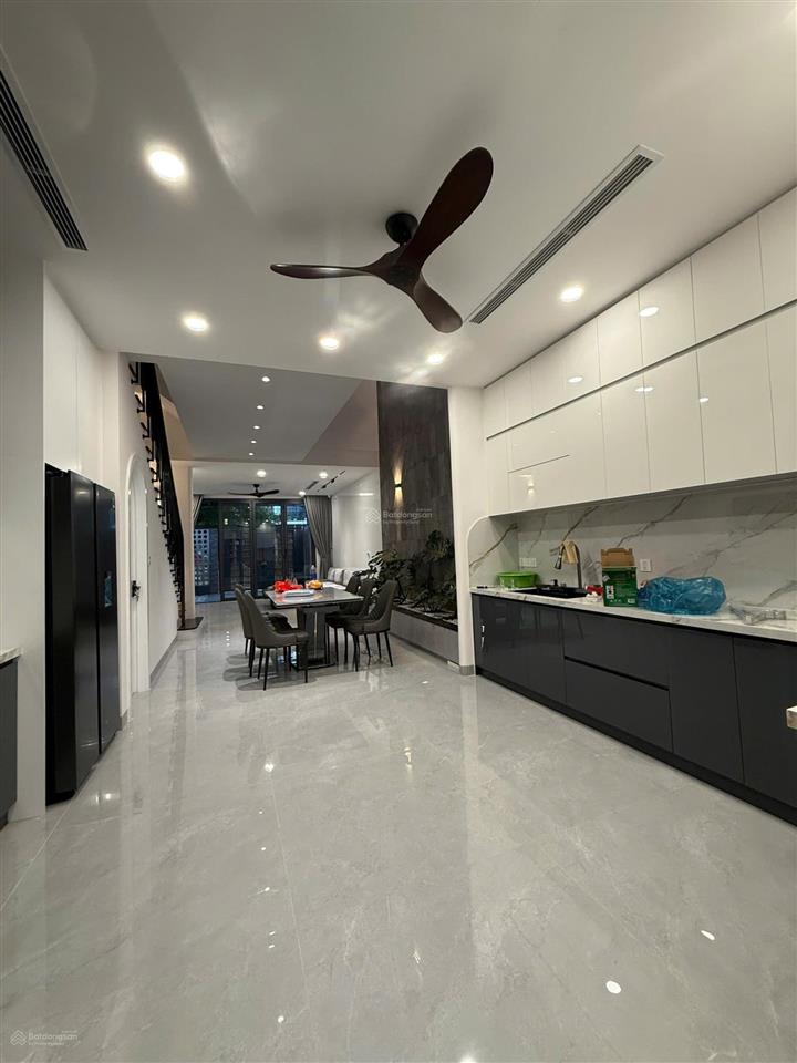 Nhà đẹp kdt mỹ gia mới hiện đại, gần công viên, có hệ thống máy lạnh âm trần