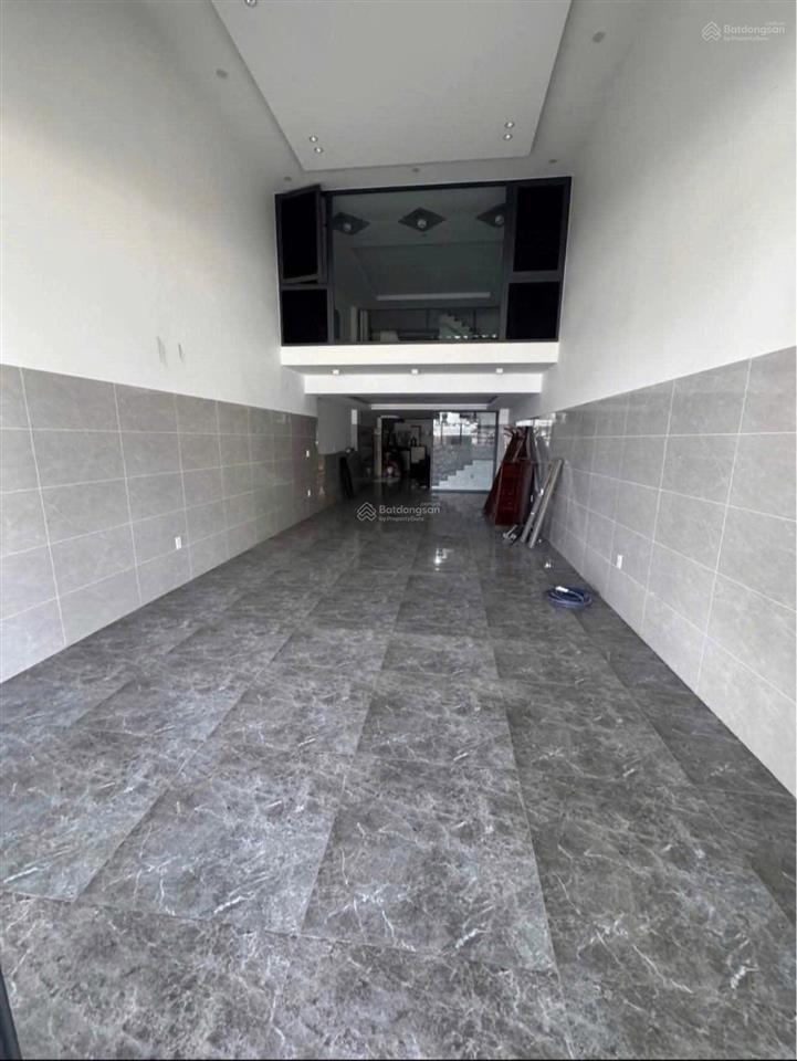 Bán toà văn phòng 6 tầng đường nguyễn hữu thọ, giá rẻ 24 tỷ, gọi tuyết