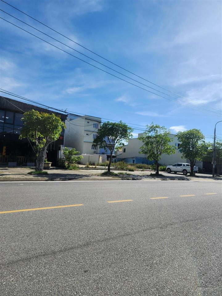 Cc bán lô đất 315m2. đường 15m5. view sông trung tâm khối thị trấn. gần sân baygiá bán 7.25tỷ