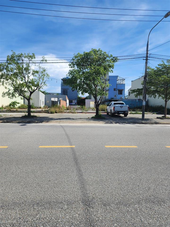 Cc bán lô đất 315m2. đường 15m5. view sông trung tâm khối thị trấn. gần sân baygiá bán 7.25tỷ