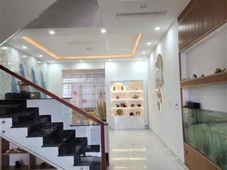 Cc bán nhà 4 tầng đường nguyễn thị sáu. hướng đông nam.hòa xuân view sông. dãy biệt thự. giá 7.9tỷ