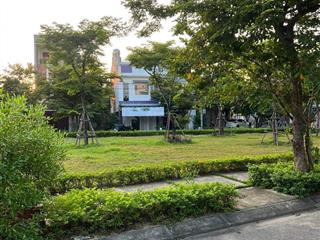 Cc bán lô vip 2 mặt tiền đường 15m5 diện tích 800m2 nằm trung tâm thị trấn núi thành. giá 20.5 tỷ