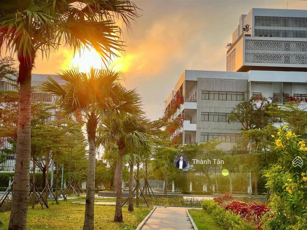 Duy nhất 1 lô mặt tiền ngang 6m, sát đại học fpt hướng đông giá bán nhanh 4,35 tỷ