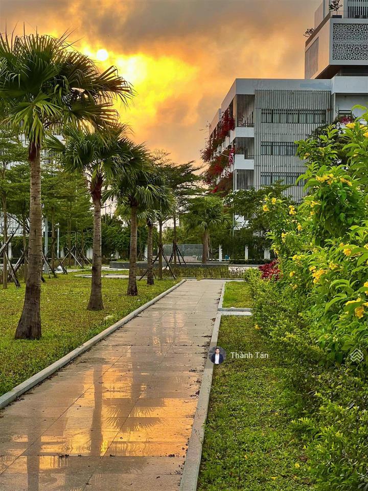 Duy nhất 1 lô mặt tiền ngang 6m, sát đại học fpt hướng đông giá bán nhanh 4,35 tỷ