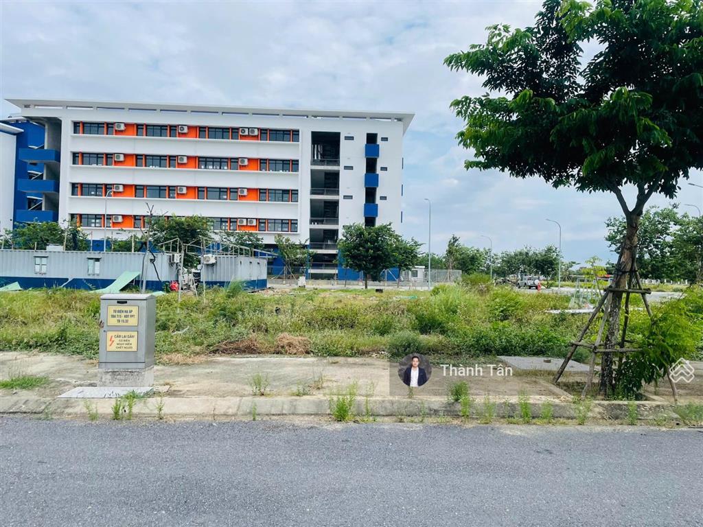Duy nhất 1 lô cần bán gấp trục đường nguyễn gia thiểu  đường qh 27m gần cổng bệnh viện đại học y