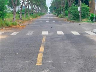 Lô đất biển tân trà, sát sông rất đẹp, đường 7,5m, lề 5m giá 5,4 tỷ. 0935 552 ***