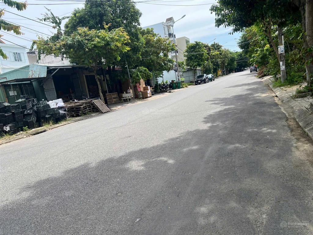 Bán lô mặt tiền đường 10m5 nguyễn xí  hòa minh