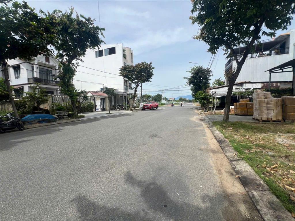 Bán lô mặt tiền đường 10m5 nguyễn xí  hòa minh