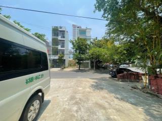 Mặt tiền đường chính hữu gần loseby, dt  220mngang 12.6m. hướng đông,ra biển 400m