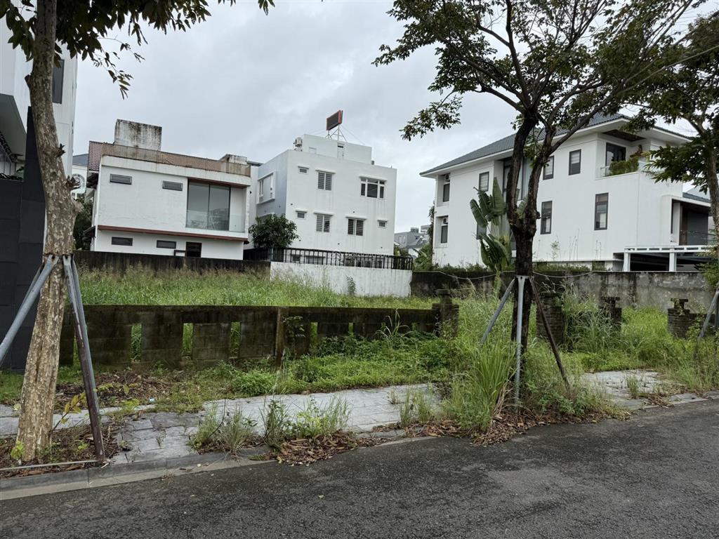 Bán đất biệt thự euro village 2 đường giáng hương 4  hoà xuân  đà nẵng. chủ rin chưa qua đầu tư.