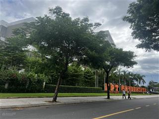 Bán nhanh lô fpt sát trường đại học fpt, đối diện công viên, đảm bảo nhìn là thích ạ