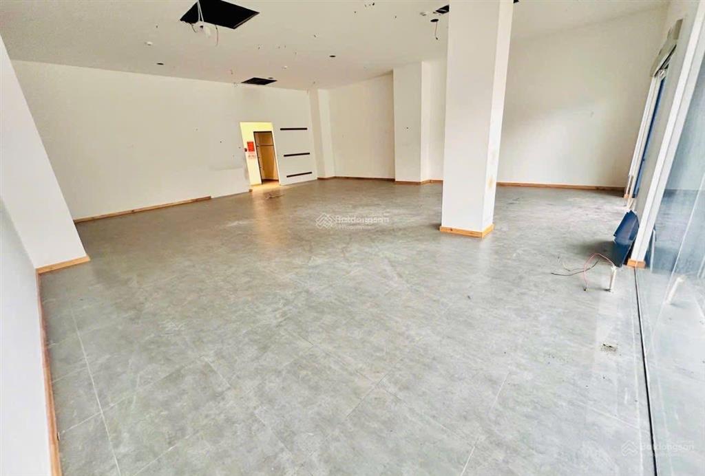 Bán nhà mặt tiền nguyễn văn linh  dt 310m2 ngang 15m  gọi đàm tiến