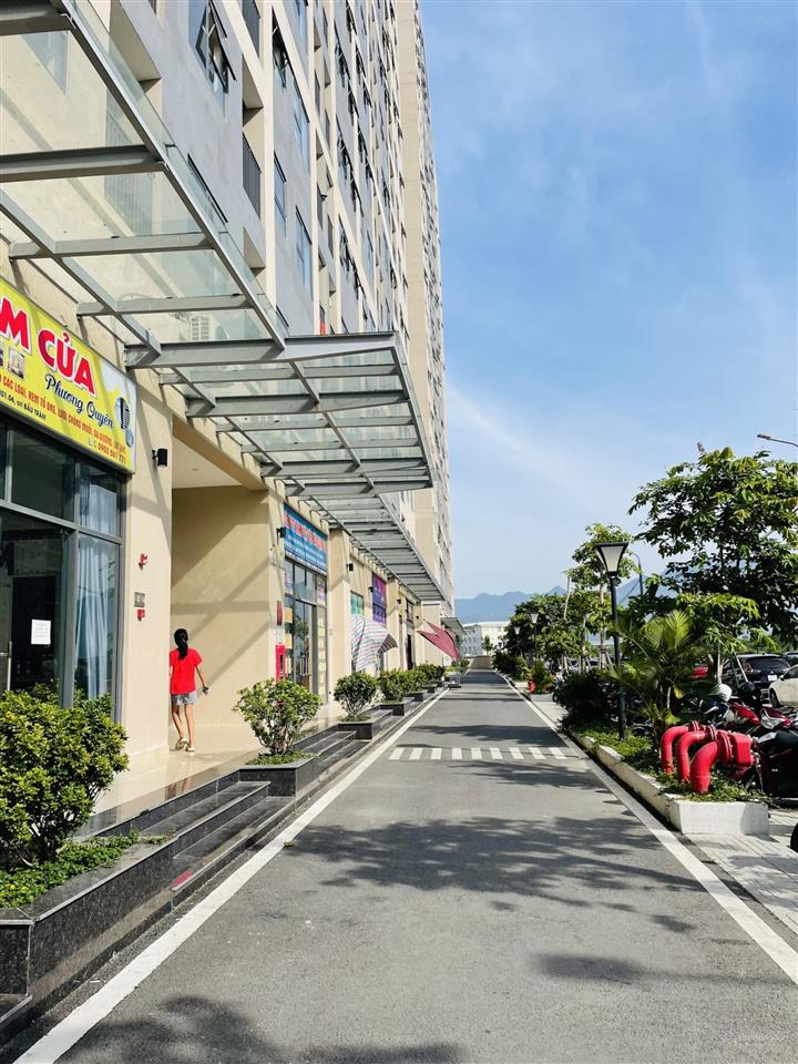 Chính chủ bán căn hộ 2pn  view phố đông nam  sổ hồng sẵn, hỗ trợ vay bank