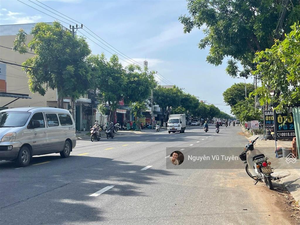 Bán đất mt đường phạm hùng đối diện công viên vị trí kinh doanh