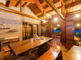 Hội an. căn villa 2 tầng, góc 2 mặt tiền ngay sát sông  gần biển an bàng. giá tốt 9.5 tỷ