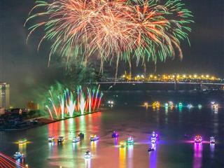 Mặt tiền đường trần hưng đạo, đối diện đài bắn pháo hoa. gần cầu sông hàn