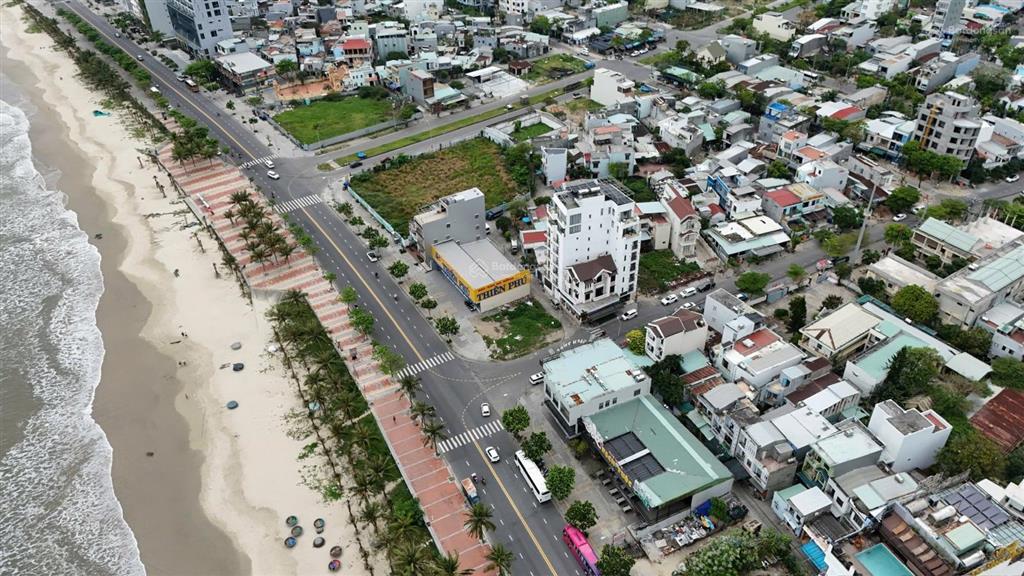 Mặt tiền biển hoàng sa, đối diện bãi tắm mân thái