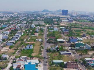 Giá rẻ! cặp 02 đất liền kề ngang 11m sát đại học fpt  mật độ xây 80% được 5 tầng  0905 956 ***
