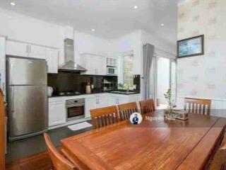 Chỉ 17.5 tỷ, bán ngay căn 4 tầng lê thước cách biển 100m, 90 m2 dòng tiền 35 tr/th. ko có căn thứ 2