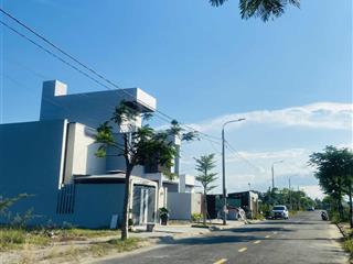 Đất hướng đông nam ngay đầm sen giá cực tốt chỉ nhỉnh 5 tỷ/ lô 100m2, sát sân bóng nam hoà xuân
