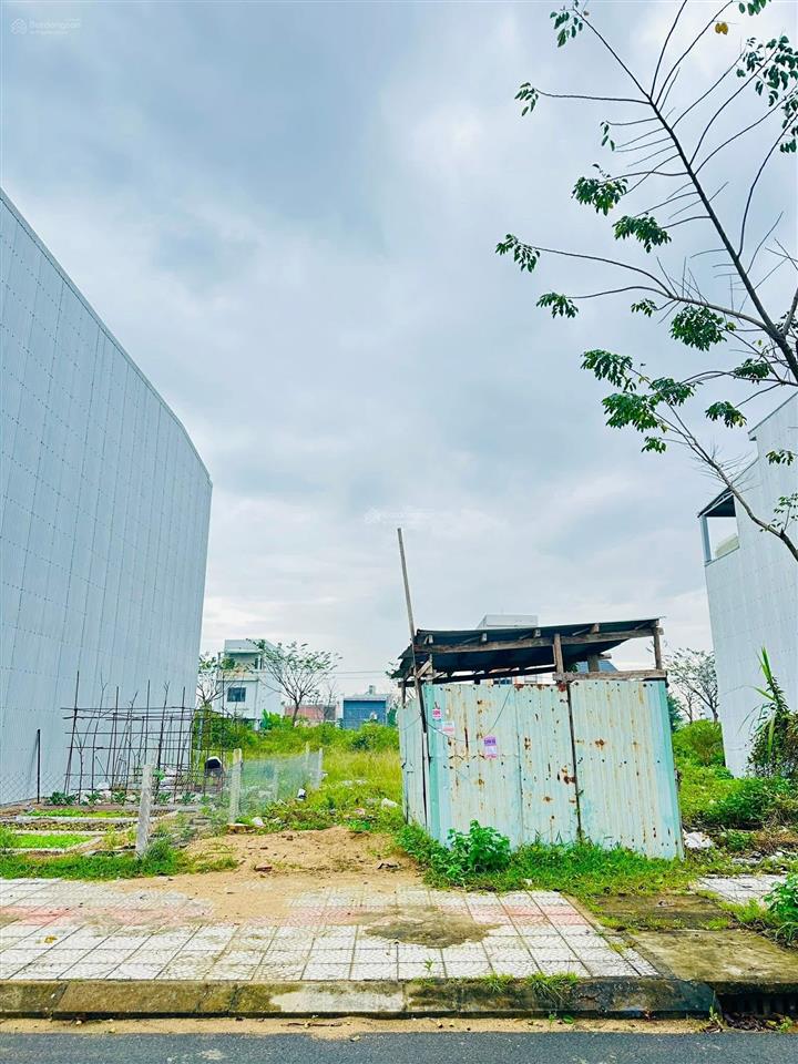 Hói kiểng 33 lô sạch đẹp giá nét chính chủ chỉ 5.280 tỷ .  0935 272 ***