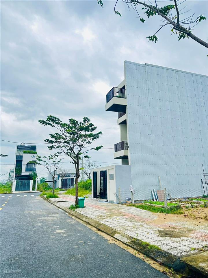 Hói kiểng 33 lô sạch đẹp giá nét chính chủ chỉ 5.280 tỷ .  0935 272 ***