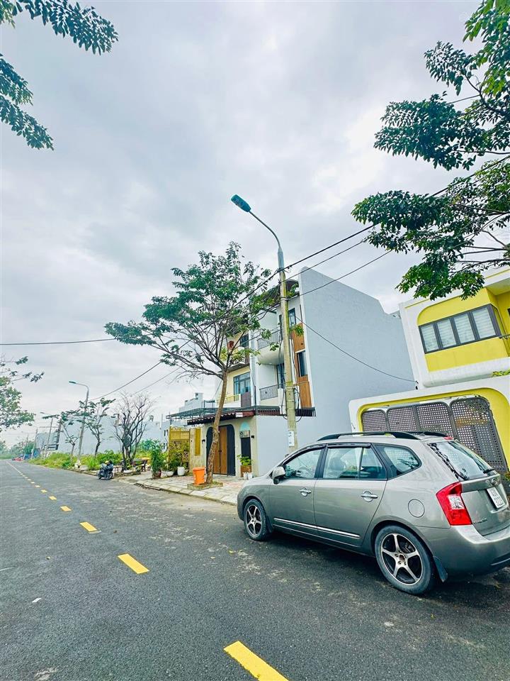 Hói kiểng 33 lô sạch đẹp giá nét chính chủ chỉ 5.280 tỷ .  0935 272 ***