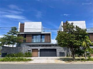 Căn gốc 2 mt huy cận 212m2 ngang 11m dối diện trường đh kiến trúc  đông á