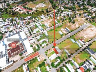 Lô 2 mặt thoáng đường 27m đối diện cổng chợ