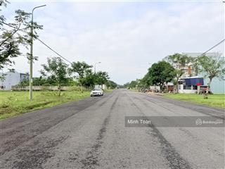 Mặt tiền đường 27m lô sạch đẹp, đối diện cổng chợ điện ngọc