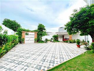 Bán gấp căn biệt thự ngay trường cd sư phạm bà rịa 590m2 ngang 20m giá 13.999 tỷ 0933 366 ***