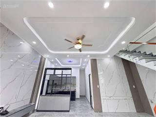 Bán nhà lầu mới xây gần ngã 3 thành, trung tâm p. quang vinh, sổ riêng thổ cư, hoàn công