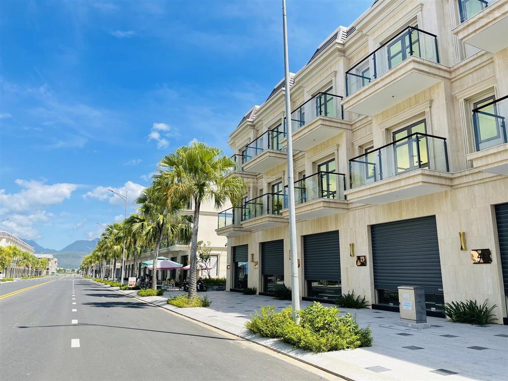 Chỉ 53 triệu/m2  quý anh chị sở hữu ngay shophouse 3 tầng mặt tiền đường 15m. mức giá đầu tư