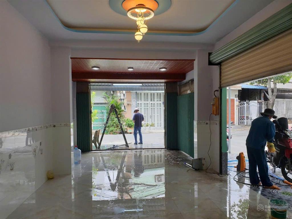 Nhà 1 trệt 1 lầu góc 2mt kdbb, gần đền thánh tâm, đường phan văn hớn