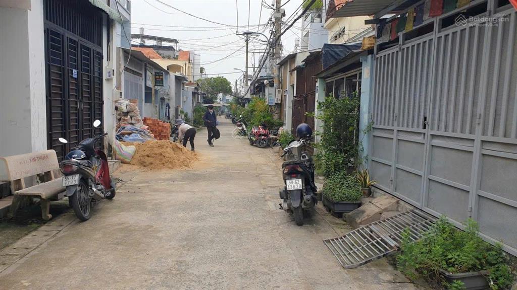 Nhà cấp 4 đúc lửng dt  4 x 22m gần nhà thờ tân mỹ , chợ đầu mối hóc môn