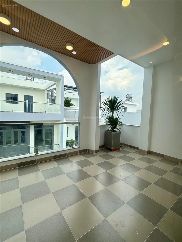 Siêu phẩm nhà mới tuyệt đẹp gần chợ đầu mối hóc môn , thiết kế hiện đại trệt  lửng  2 lầu  st