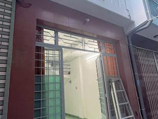 Nhà mới sơn sửa  1 trệt 1 lầu, 2pn có máy lạnh  nhiêu tứ p7 phú nhuận