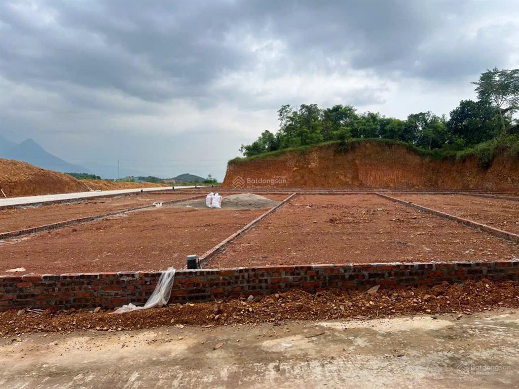 Nay e bắt đầu mở bán khu 9 lô khu tu vũ, thanh thuỷ, phú thọ gần hồ phượng mao. giá chỉ 550tr/lô