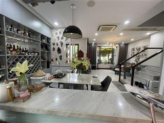 Cho thuê biệt thự ninesouth đầy đủ nội thất đẹp đường rộng nhà thoáng .