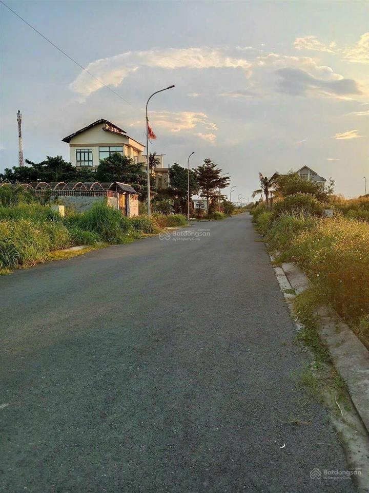 Bán lô đất góc 2 mặt tiền kdc long thới nhà bè dt 310m2 sổ cầm tay xây dựng ngay giá 27tr/m2