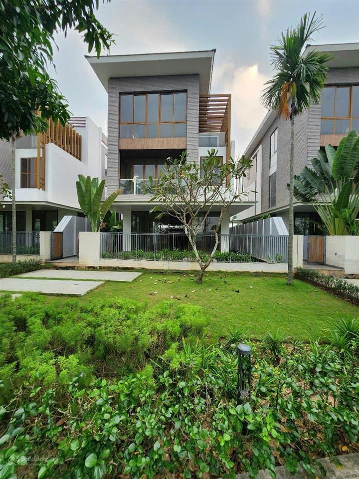 Bán biệt thự view sông biệt lập the rio  dt 300m2 xd 3 tầng sổ hồng giá 52 tỷ 0932 089 ***
