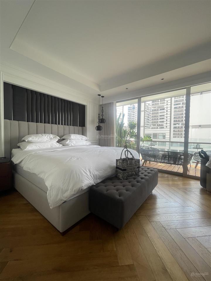 Bán căn hộ garden plaza 1 dt 150m2 full nội thất cao cấp, sổ hồng, giá thỏa thuận xem nhà là thích