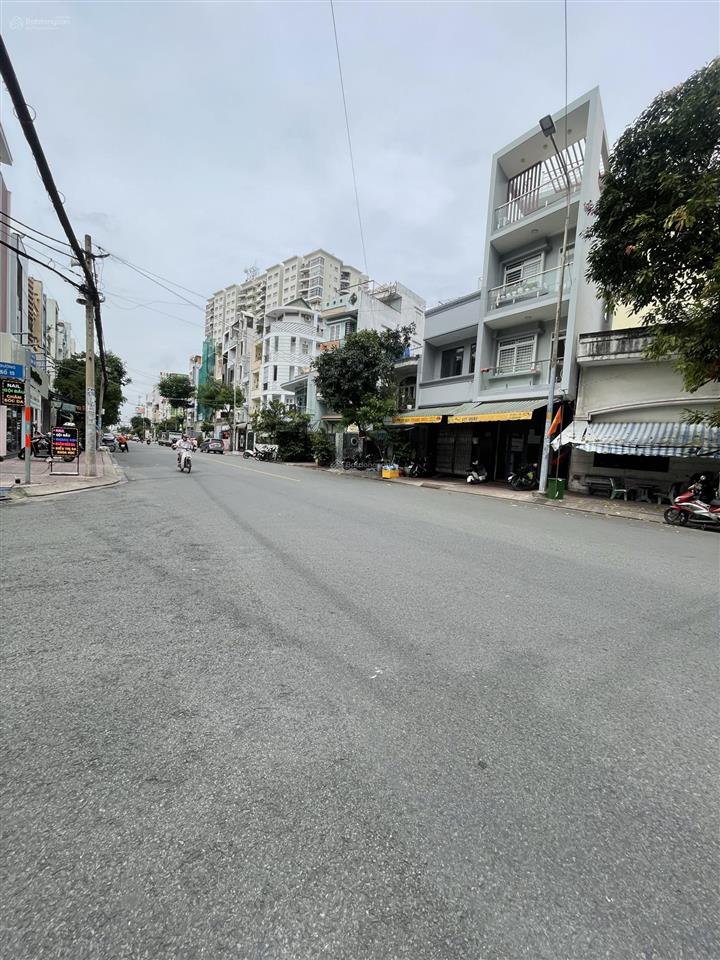 Bán nhà mặt phố góc 2mt đường chợ lớn dt 193.8m2 xd 2 tầng sổ hồng ,giá 160tr/m2 0932 089 ***