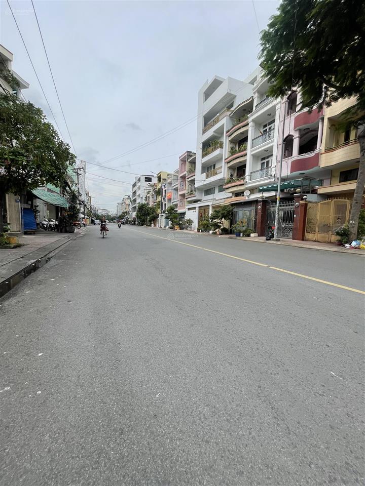 Bán nhà mặt phố góc 2mt đường chợ lớn dt 193.8m2 xd 2 tầng sổ hồng ,giá 160tr/m2 0932 089 ***