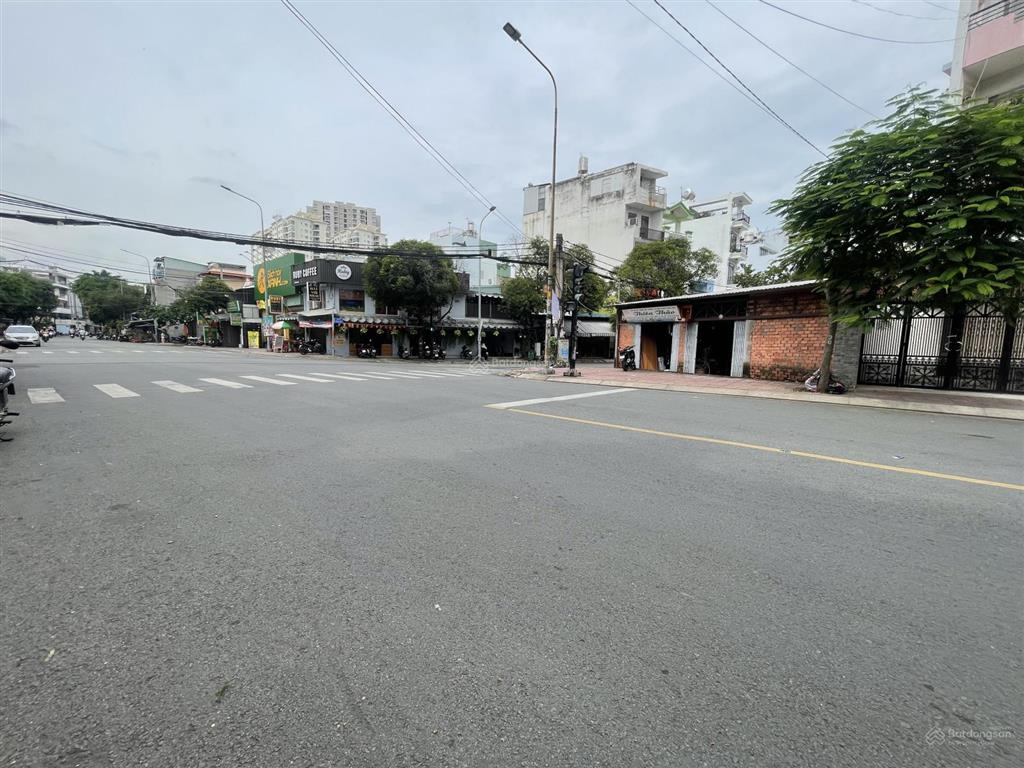 Bán nhà mặt phố góc 2mt đường chợ lớn dt 193.8m2 xd 2 tầng sổ hồng ,giá 160tr/m2 0932 089 ***