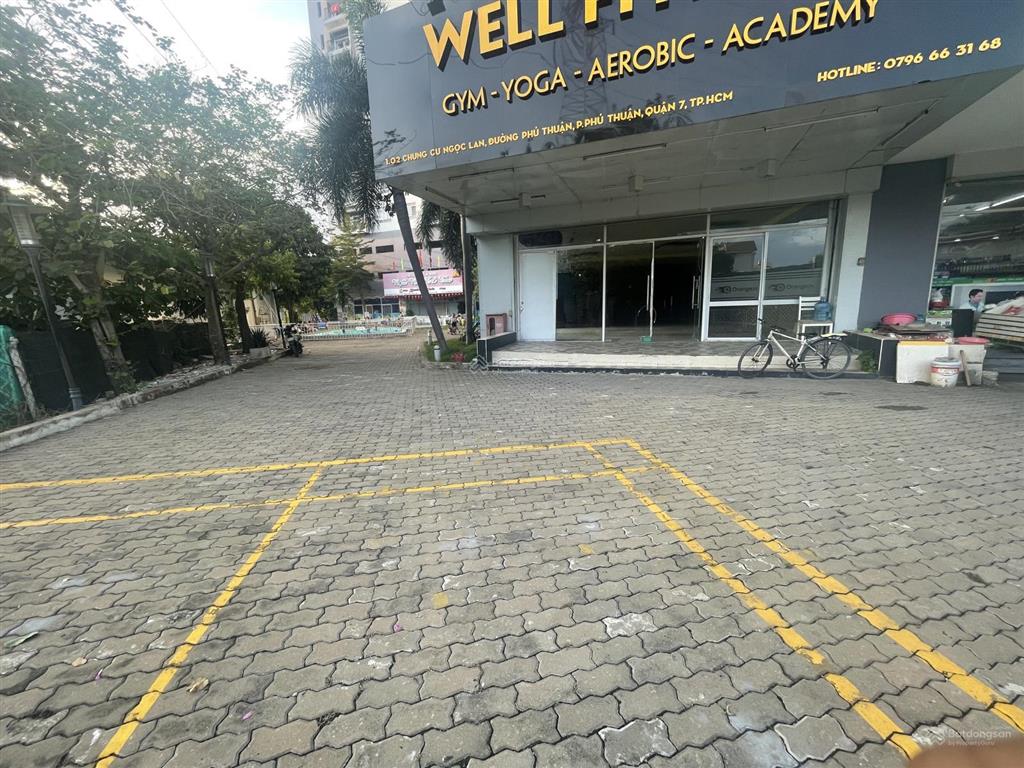 Bán căn shophouse chung cư ngọc lan góc view hồ bơi thoáng đẹp dt 328m2 sổ hồng lâu dài giá 12.5tỷ