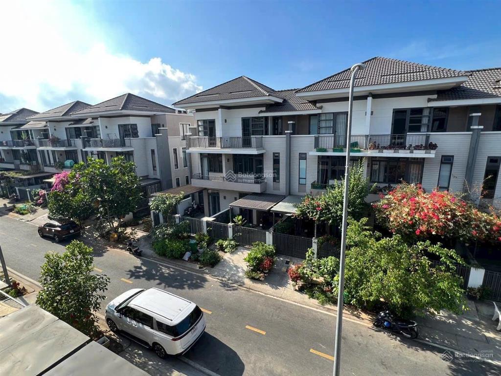 Chính chủ cần cho thuê biệt thự phố lavila dt 6x17.6m 3tầng 4pn 4wc đầy đủ nội thất giá 20tr/tháng