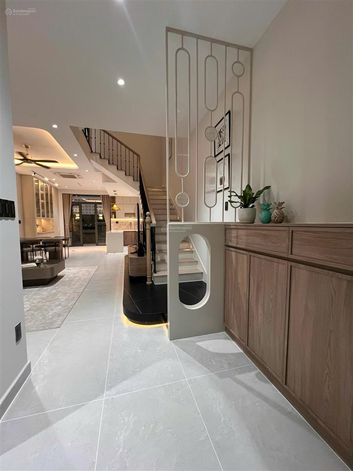 Cho thuê biệt thự lavila full nội thất cao cấp đẹp thiết kế 3pn , 1 p sinh hoạt chung giá 38tr/thg.