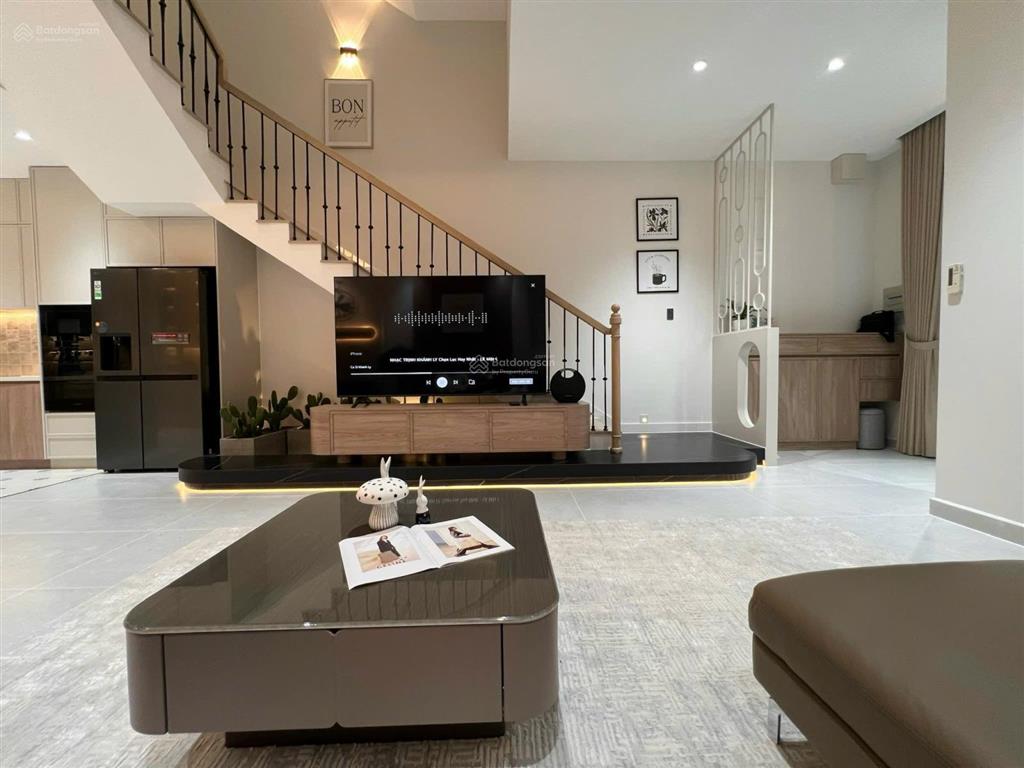 Cho thuê biệt thự lavila full nội thất cao cấp đẹp thiết kế 3pn , 1 p sinh hoạt chung giá 38tr/thg.